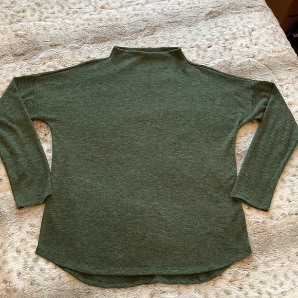 NWOT - Tresics mock turtle neck pullover. Size Large. - Picture 3 of 10
